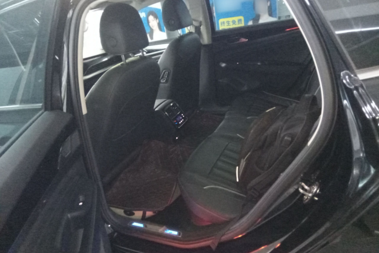 Volkswagen Passat New Energy 2023 immagine di auto #17