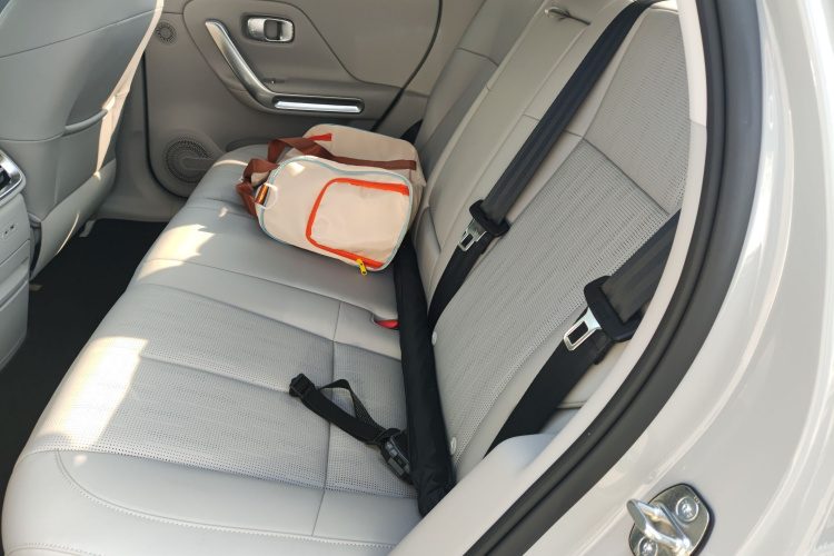 零跑汽车 零跑B01 2025 汽车图片 #17