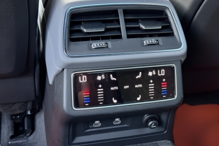 Audi A7L 2024 immagine di auto #17