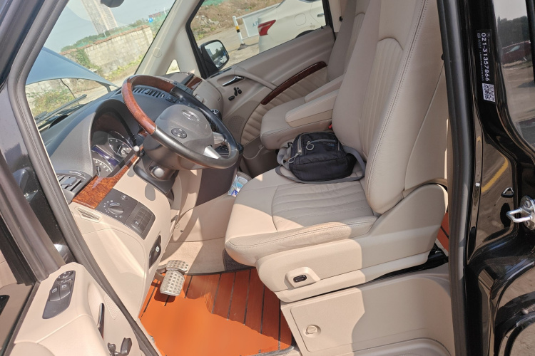 Mercedes-Benz Viano (Imported) 2015 car image #17