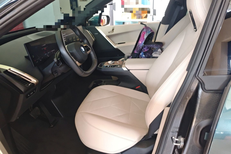 BMW i5 M60 2023 car image #17