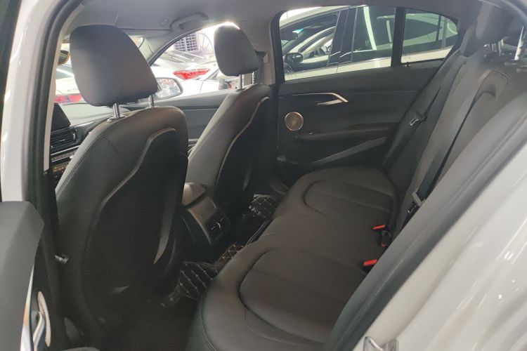 BMW 1 Series 2023 car image #17