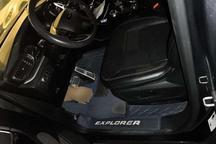 Ford Explorer 2020 car image #17