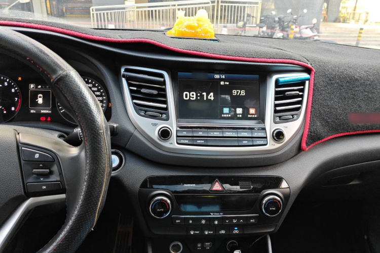 Hyundai Tucson (Imported) 2016 #17 Hyundai Tucson (Imported) 2016 car image #17