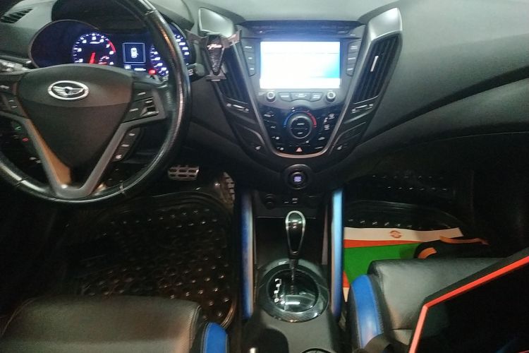 Hyundai Veloster 2015 #17 Hyundai Veloster 2015 car image #17