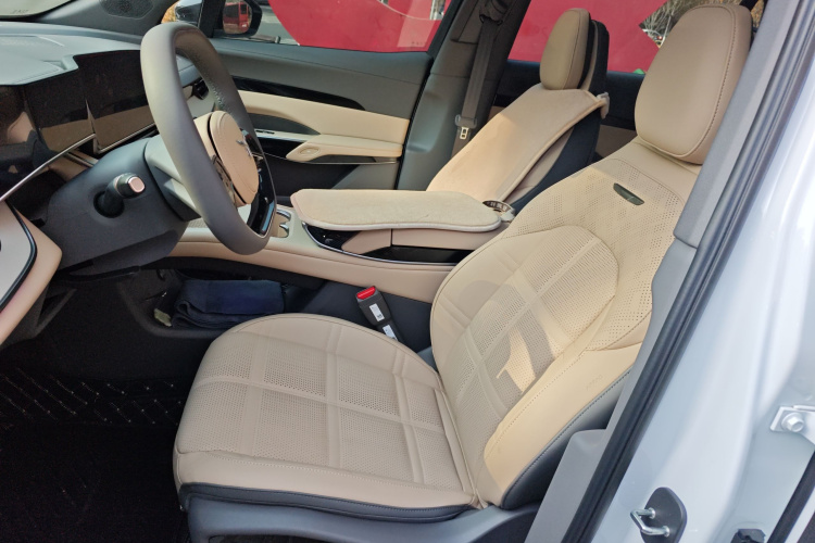 HongQi TianGong 08 2025 immagine di auto #17