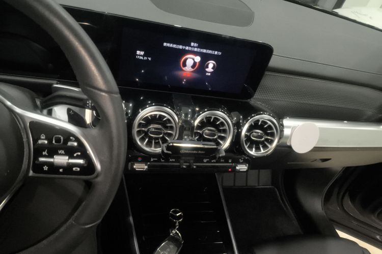 Mercedes-Benz EQB Class 2023 immagine di auto #17