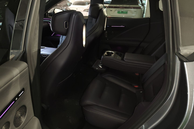 Avatr 07 2024 car image #17