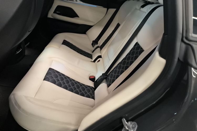 BMW i4 M50 2023 #17 BMW i4 M50 2023 car image #17