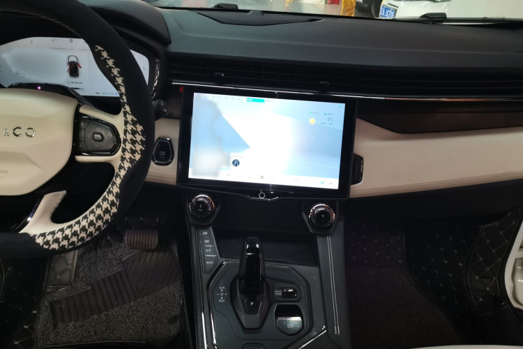 Lynk & Co 01 EM-P 2022 car image #17