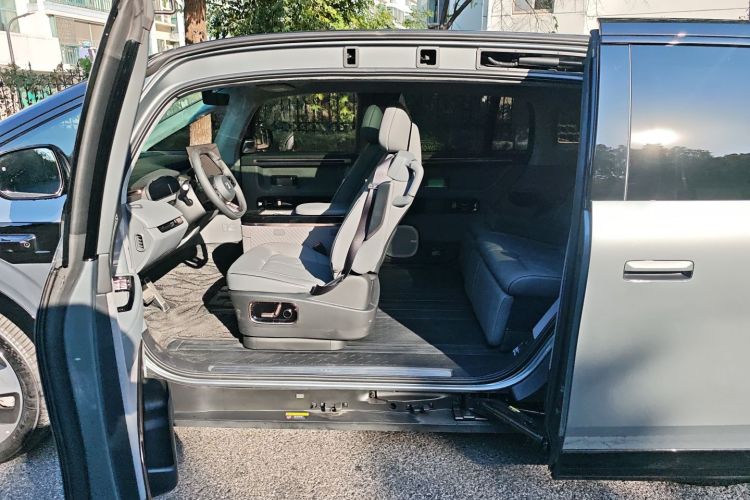 Zeekr MIX 2025 صورة سيارة #17