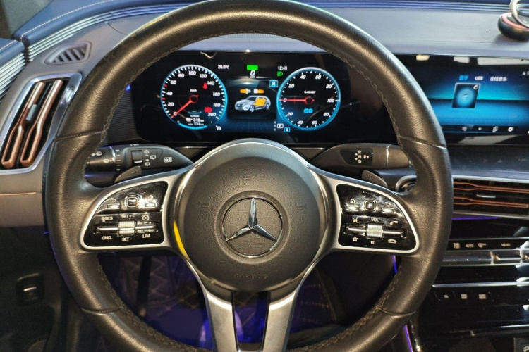 Mercedes-Benz EQC Class 2022 car image #17
