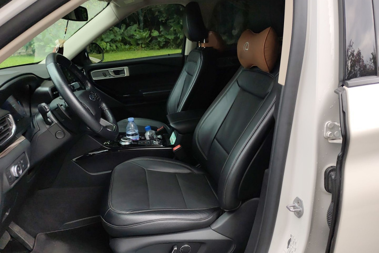 Ford Explorer 2021 صورة سيارة #17