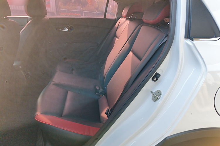 Kia Rio Cross 2017 car image #17