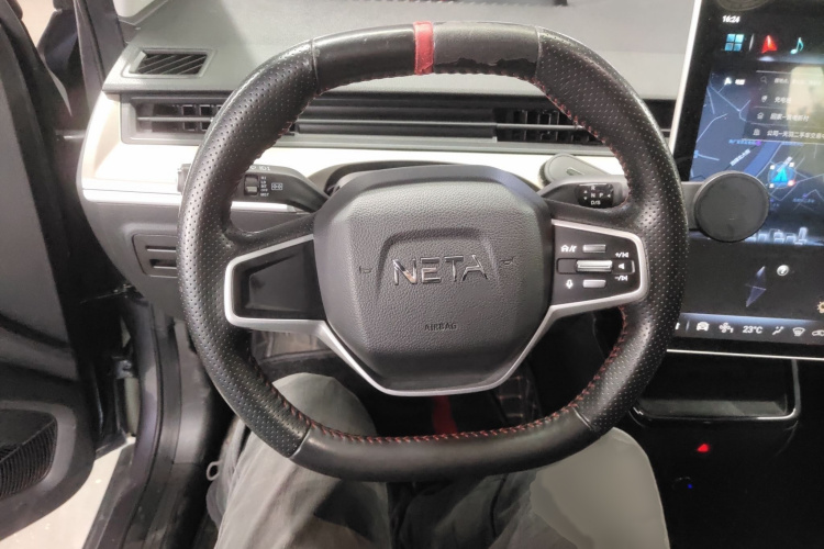 哪吒汽车 哪吒V 2021 汽车图片 #17