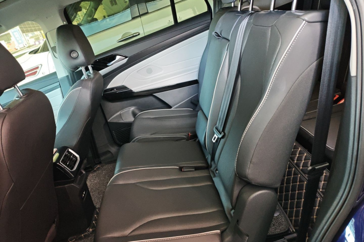 Volkswagen ID.6 X 2022 immagine di auto #17