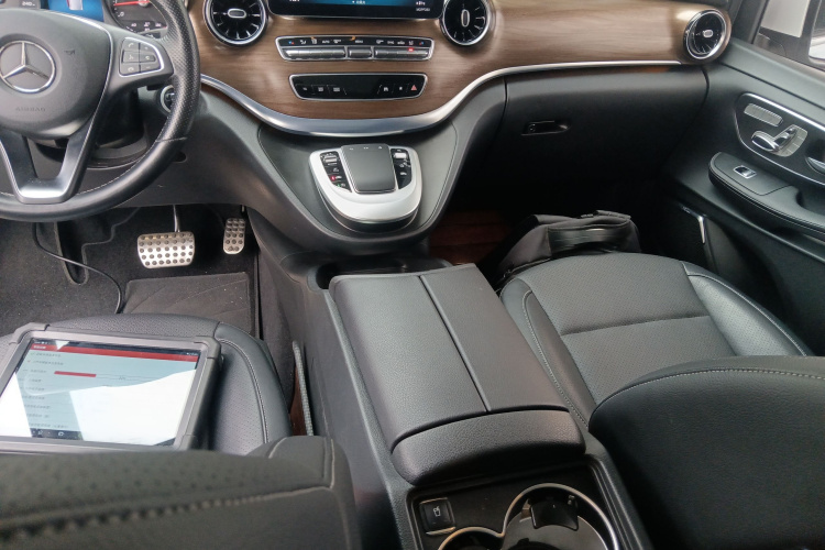 Mercedes-Benz V Class 2022 #17 Mercedes-Benz V Class 2022 car image #17