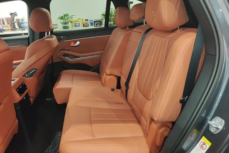 BYD Tang L 2025 صورة سيارة #17