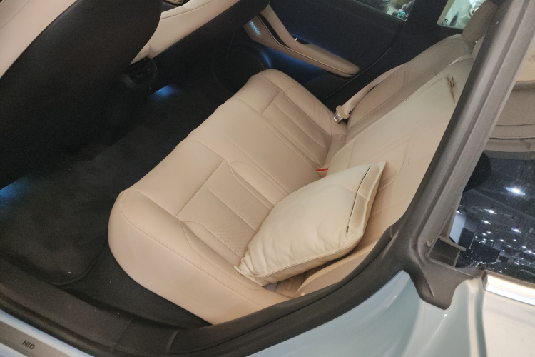 NIO ET5 2023 car image #17