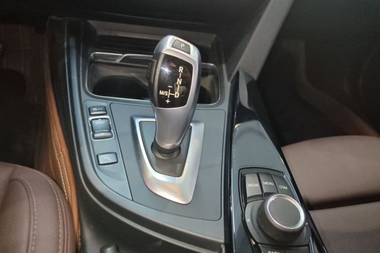 BMW 3 Series 2017 #17 BMW 3 Series 2017 car image #17