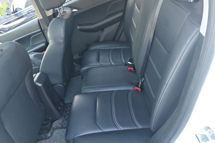 BYD Yuan New Energy 2020 صورة سيارة #17