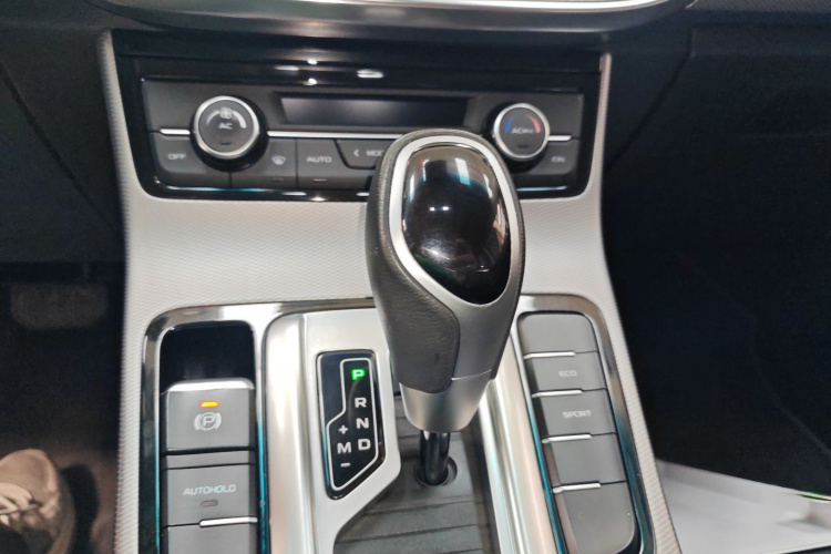 GEELY Emgrand GL 2018 car image #17