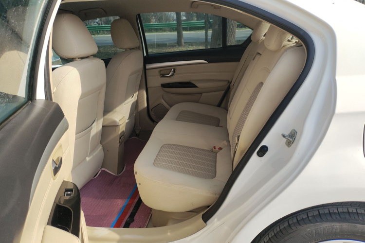 Great Wall C30 2015 car image #17