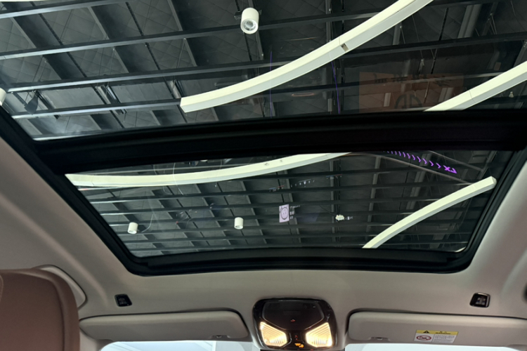 BMW X7 2024 car image #17