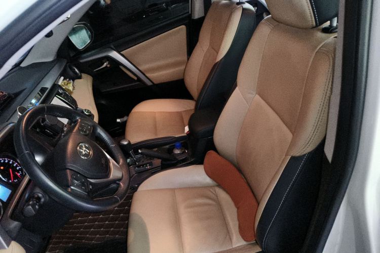 Toyota RAV4 2016 car image #17