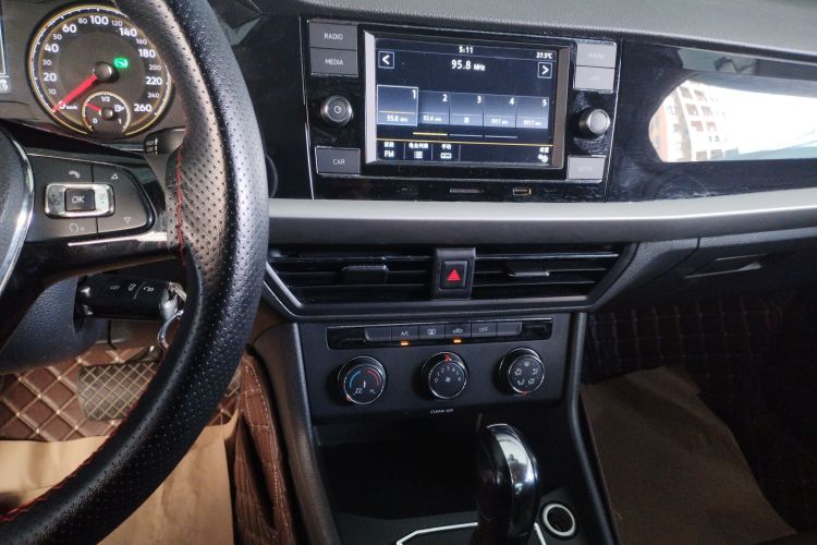 Volkswagen Lavida 2019 car image #17