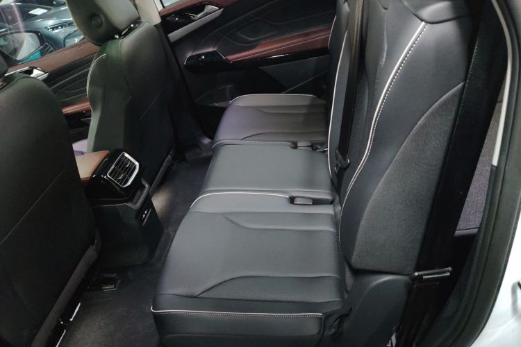 Volkswagen ID.6 X 2022 immagine di auto #17