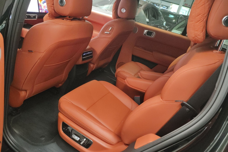 Li L8 2023 изображение автомобиля #17