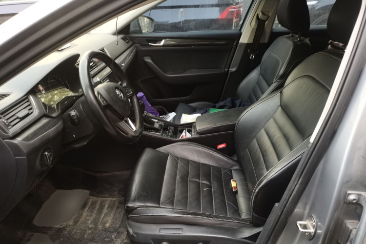 Skoda Superb 2016 car image #17