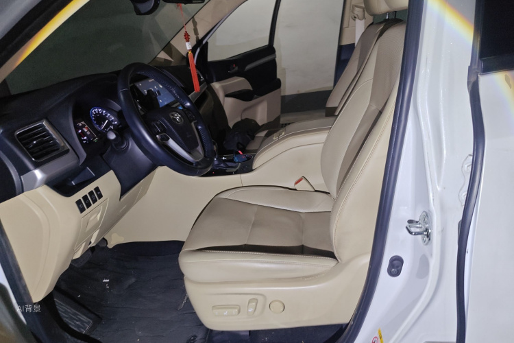 Toyota Highlander 2020 car image #17