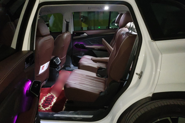 Volkswagen ID.6 X 2024 car image #17