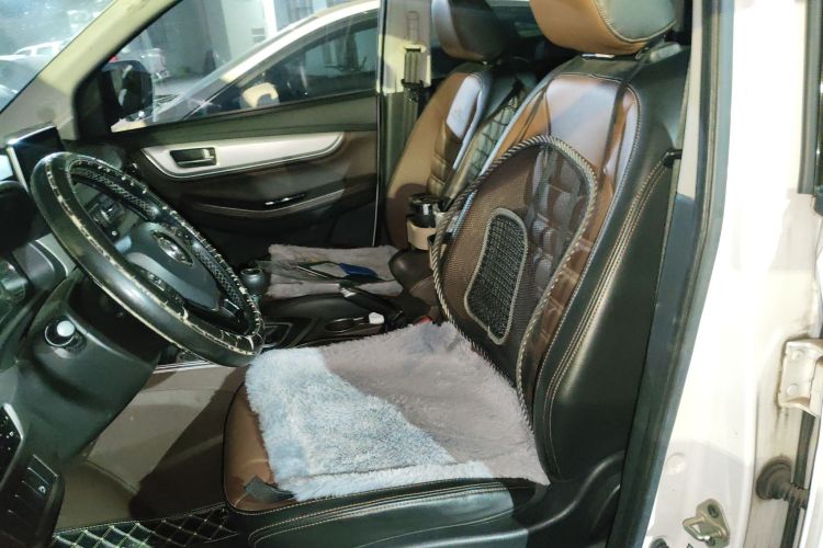 Forthing JOYEAR X6 2017 car image #17