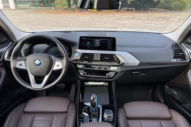 BMW iX3 2020 car image #17