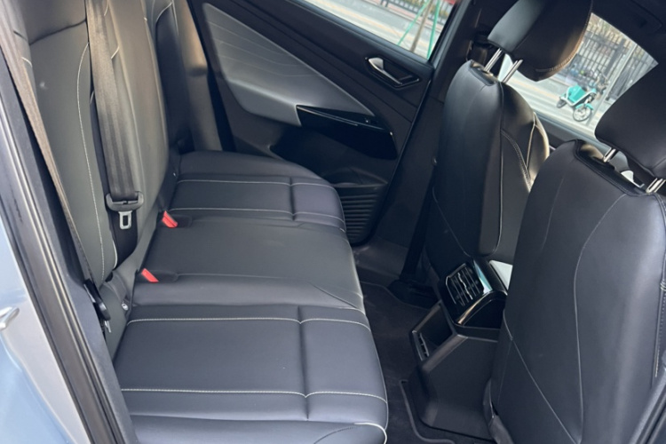 Volkswagen ID.4 X 2022 car image #17