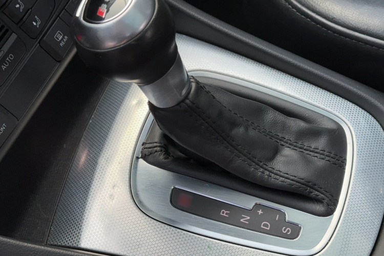 Audi Q3 2015 car image #17