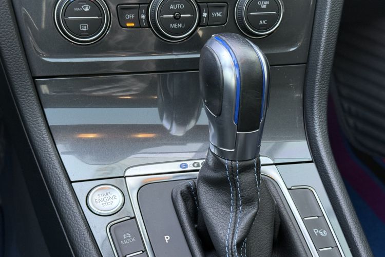 Volkswagen Golf Pure Electric 2020 #17 Volkswagen Golf Pure Electric 2020 car image #17