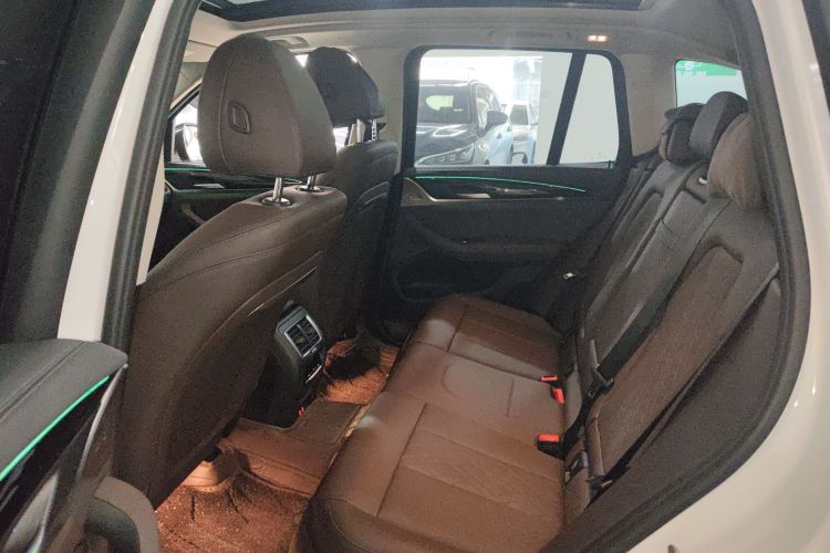 BMW iX3 2023 immagine di auto #17