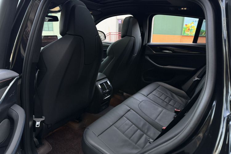 BMW X4 M40i 2022 #17 BMW X4 M40i 2022 car image #17