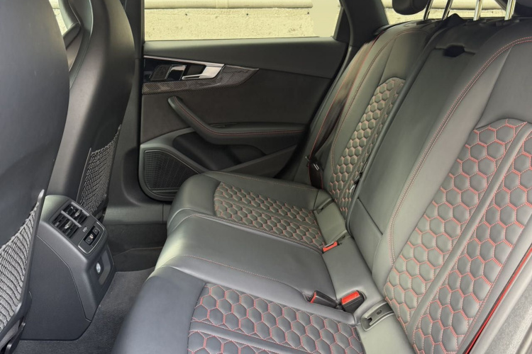 Audi RS 4 2022 car image #17