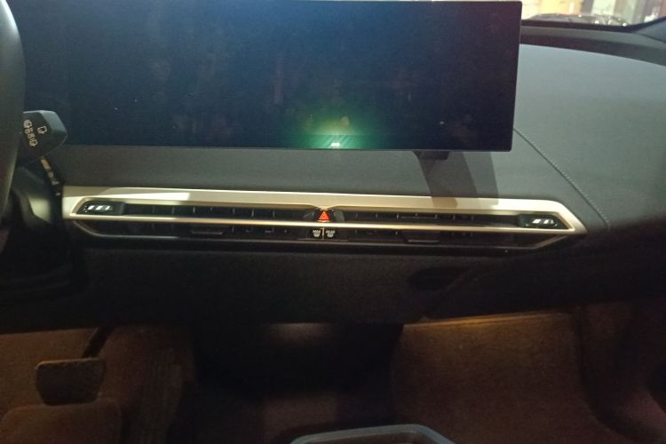 BMW iX 2024 immagine di auto #17