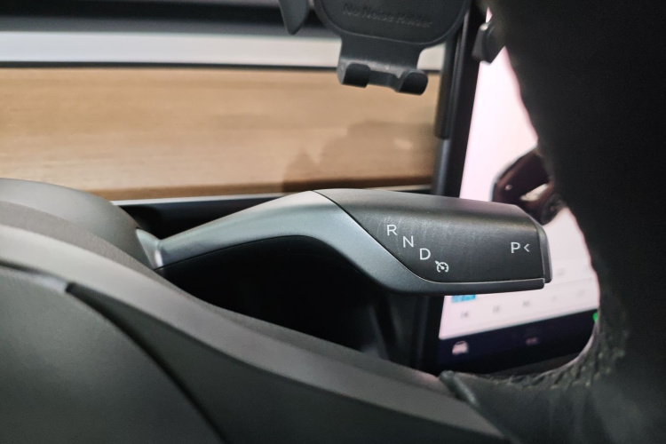 Tesla Model Y 2021 #17 Tesla Model Y 2021 car image #17