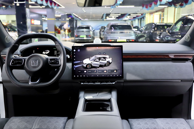 Zeekr 7X 2024 car image #17