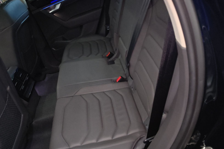 Volkswagen Touareg 2022 car image #17