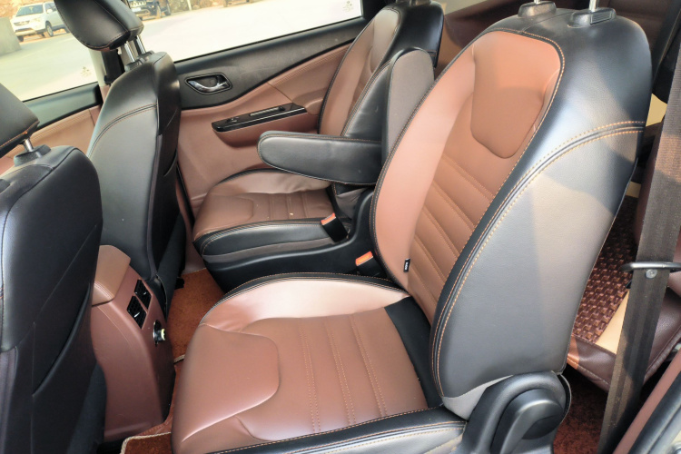 Forthing SX6 2018 car image #17