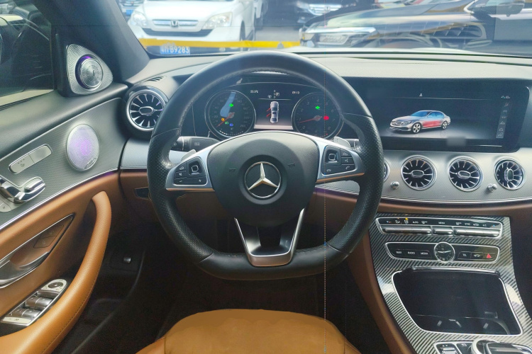 Mercedes-Benz E Class 2018 immagine di auto #17