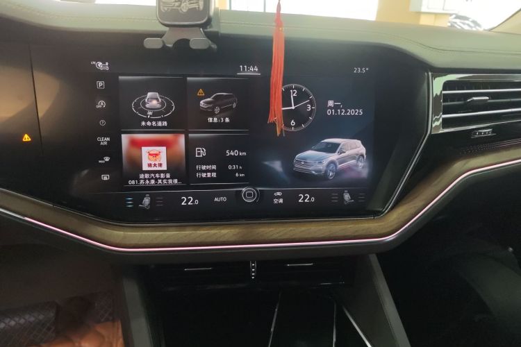 Volkswagen Touareg 2018 car image #17